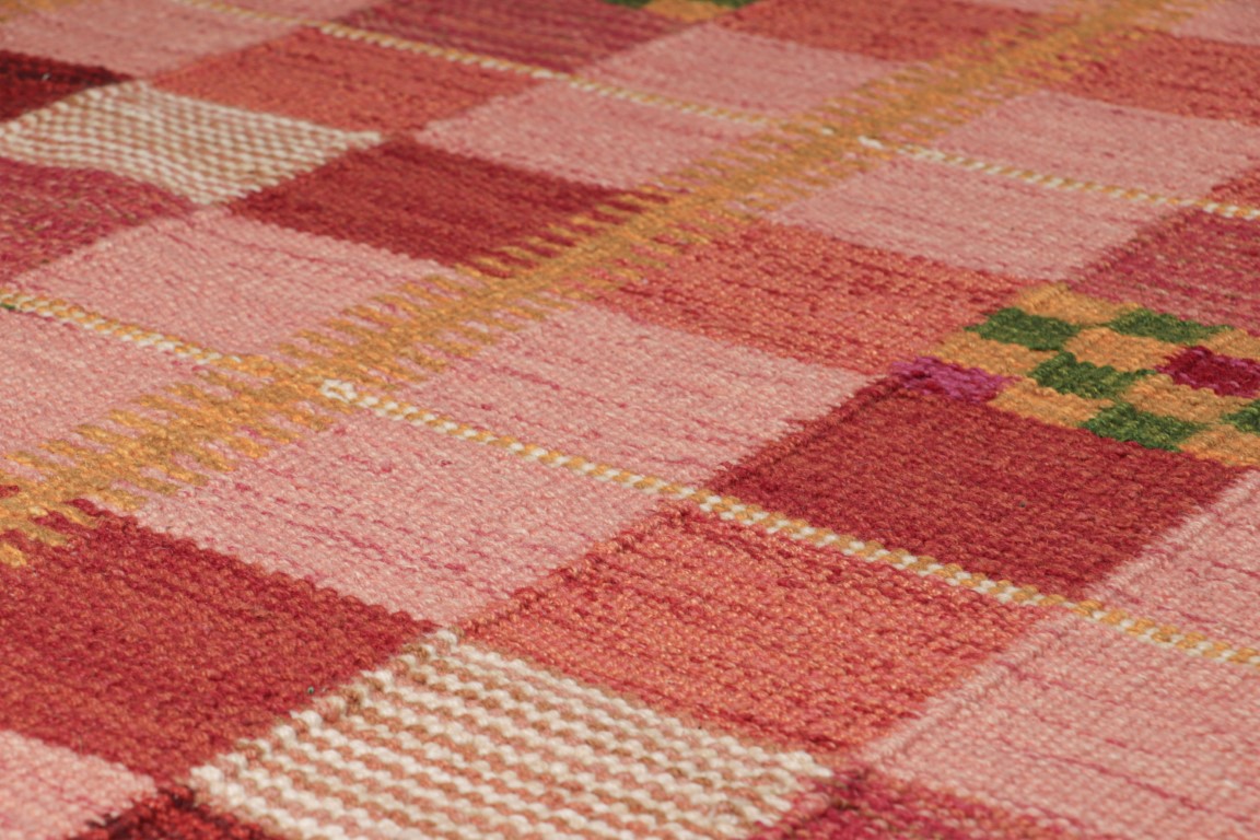 Scandinavian Style Rug in Pink, with Colorful Geometric Pattern